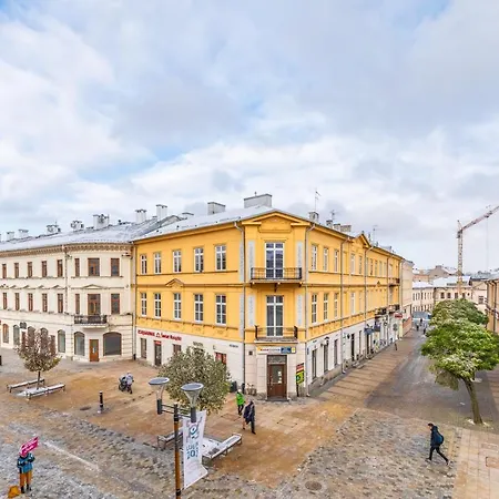 Amazing - Krakowskie Przedmiescie 36 *