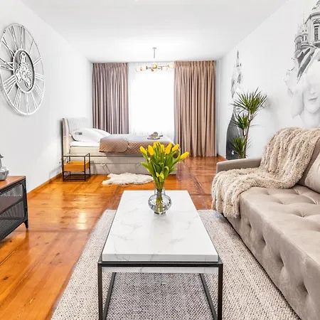 Amazing - Krakowskie Przedmiescie 36